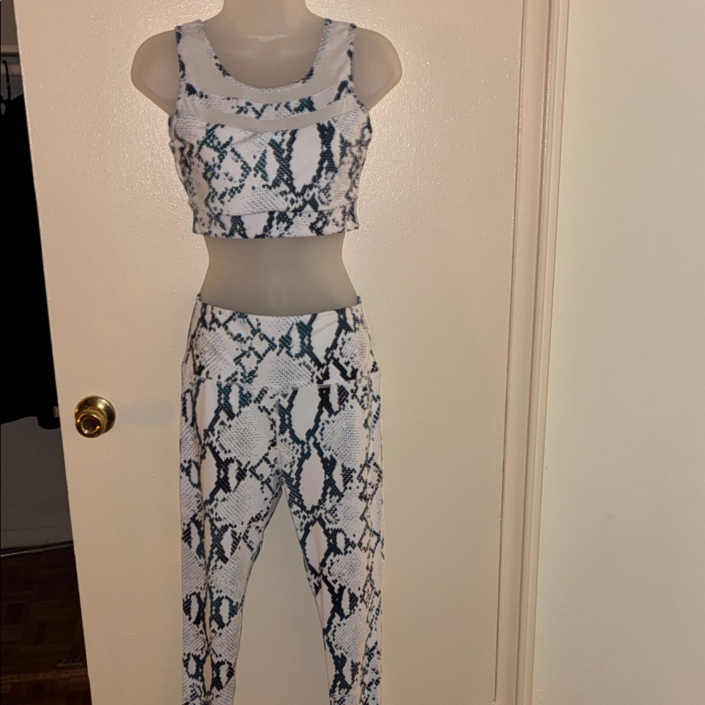 SHEIN White and Black Snake Print Leggings Set